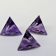 Триангл 14,00*14,00 мм, ср. вес: 7,10 ct. - Ювелирные изделия, бижутерия