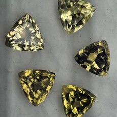 Триллион 10,00*10,00 мм, ср. вес: 3,50 ct. - Ювелирные изделия, бижутерия