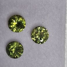 Круг 5,10 мм, 4/2, вес гарнитура: 1,73 ct. - Ювелирные изделия, бижутерия