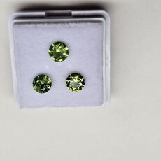 Круг 5,45 мм - 5,20 мм - 5,20 мм, 4/1, вес гарнитура: 2,12 ct. - Ювелирные изделия, бижутерия