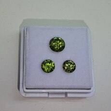 Круг 5,87 мм - 4,90 мм - 4,90 мм, 4/2, вес: 0,96 ct. + 0.56 ct. + 0.56 ct. - Ювелирные изделия, бижутерия