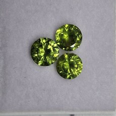 Круг, 5,60-5,25-5,25 мм 4/1, вес гарнитура: 1,96 ct. - Ювелирные изделия, бижутерия