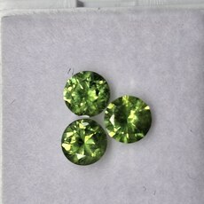 Круг 5,10 мм, 4/1, вес гарнитура: 1,77 ct. - Ювелирные изделия, бижутерия