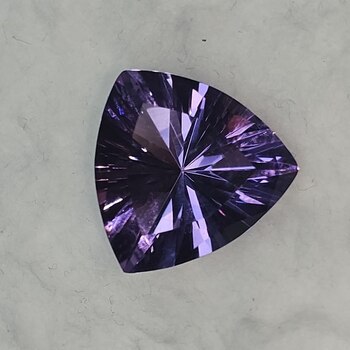 Триллион 15,70*15,70 мм, h = 8.40 мм, вес: 9,30 ct. - Ювелирные изделия, бижутерия