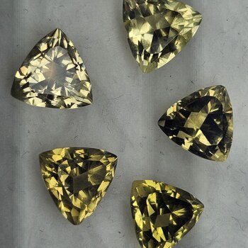 Триллион 10,00*10,00 мм, ср. вес: 3,50 ct. - Ювелирные изделия, бижутерия