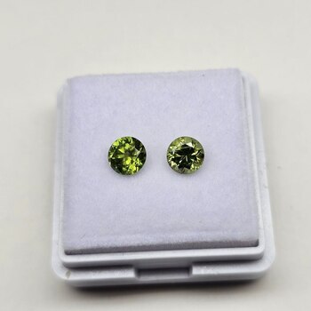 Круг 4,85 мм, 4/2, вес пары: 1,12 ct. - Ювелирные изделия, бижутерия