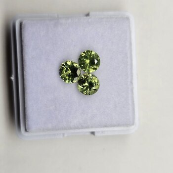 Круг 4,84 мм, 4/1, вес: 0,53+0,48+0,44 ct. - Ювелирные изделия, бижутерия