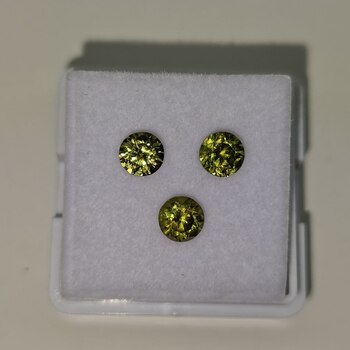 Круг 4,75 мм, 5/1, вес гарнитура: 1,61 ct. - Ювелирные изделия, бижутерия