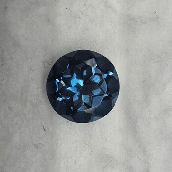 Круг 9,80 мм, вес: 4,30 ct. - Ювелирные изделия, бижутерия